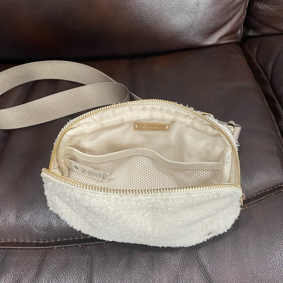 Fleece Lululemon belt bag - Picture 2 of 5